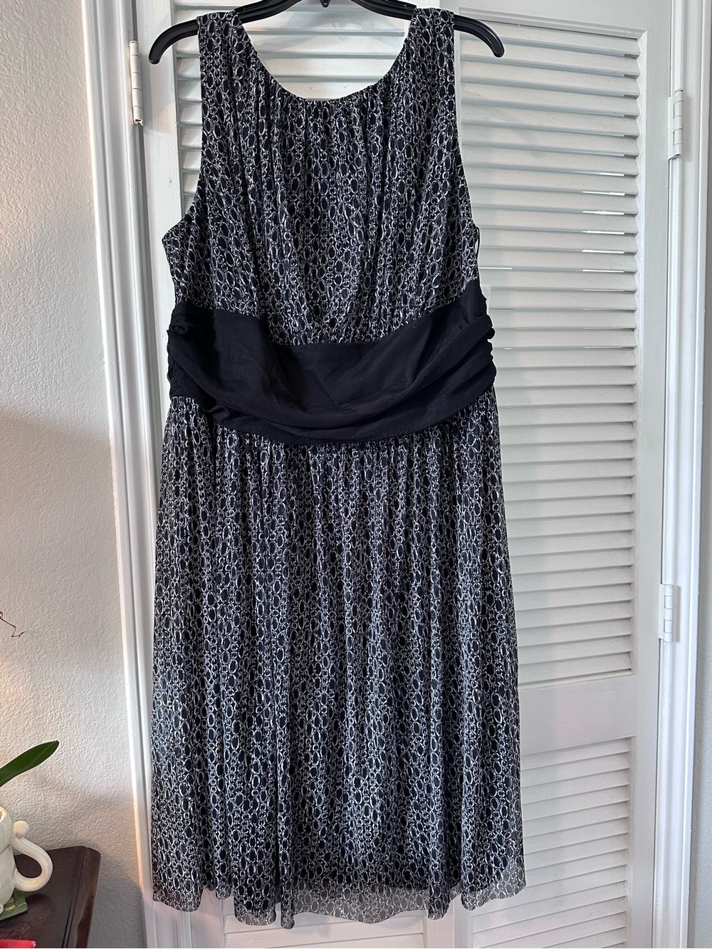 London Times Woman Black & White Chain Flowy Sleeveless Dress Size 22W